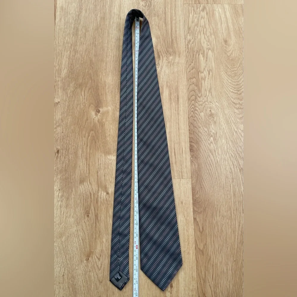 Giorgio Armani Gray Pink Striped Tie 100% silk